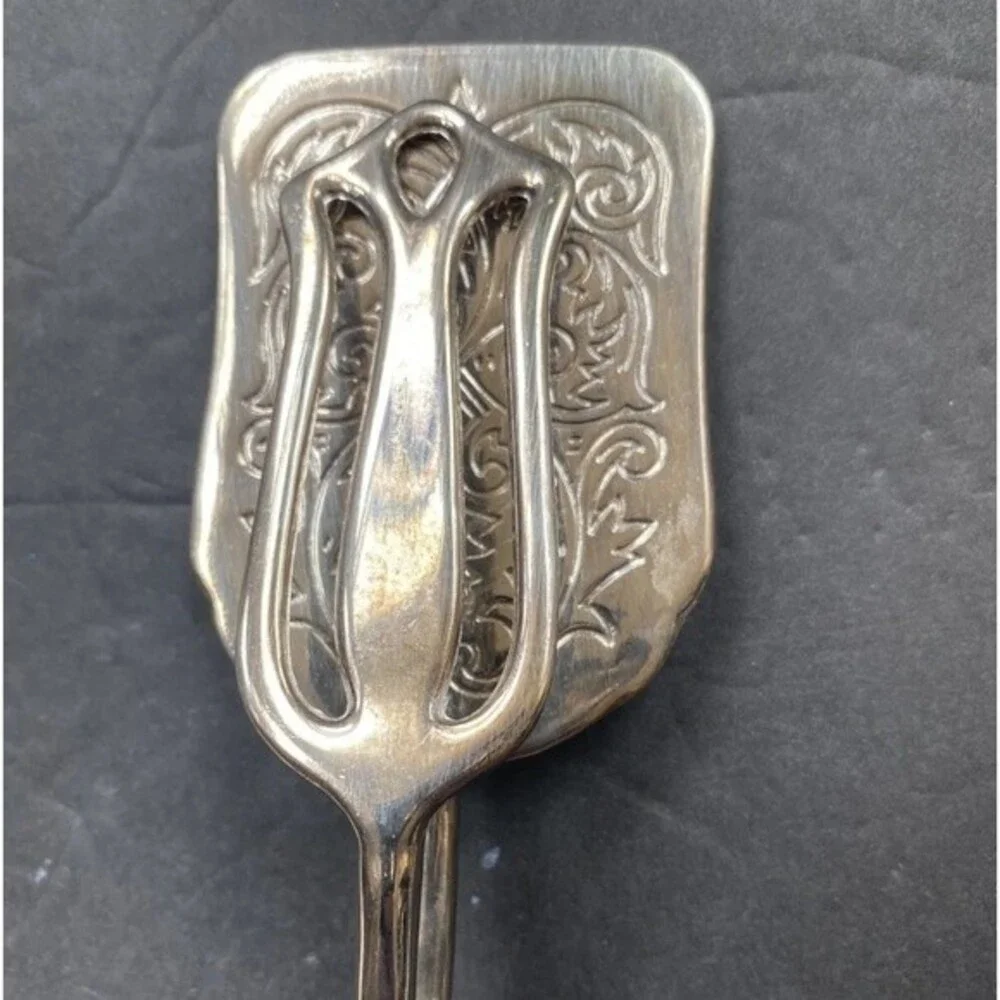 Vintage Silver Plated Floral Ornate Serving Bread ,Salad Server Scissor Tong